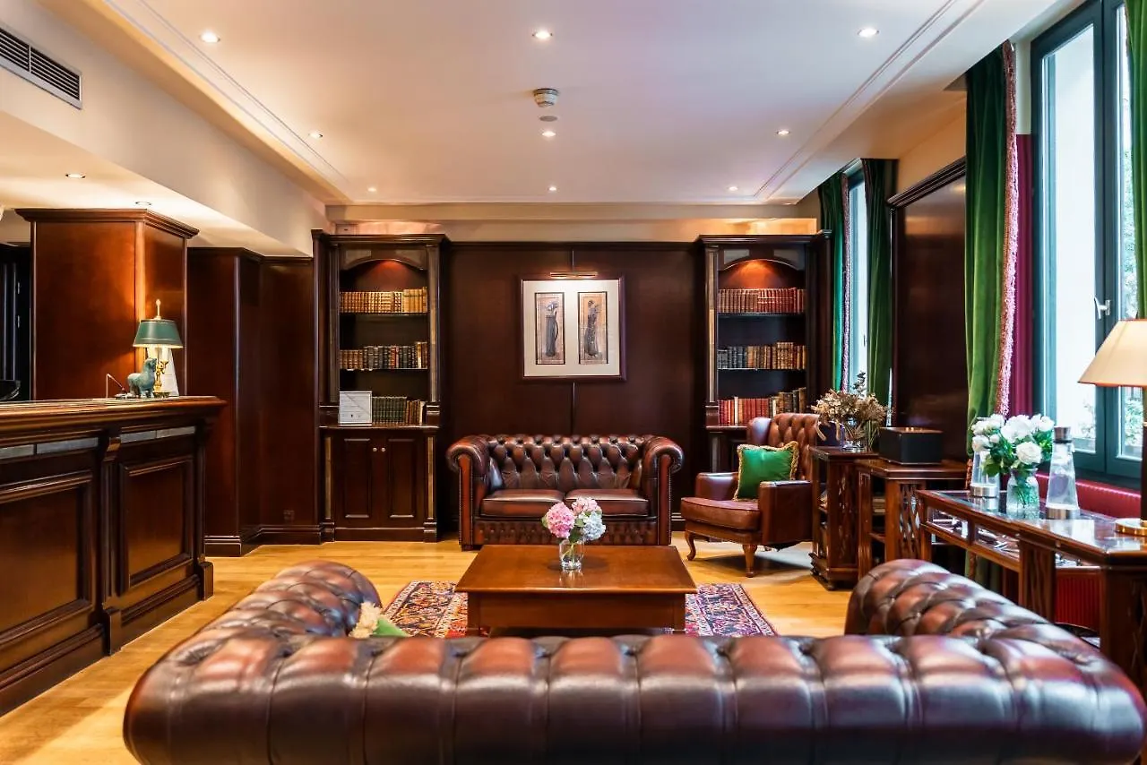 Panthéon Hotel 4*